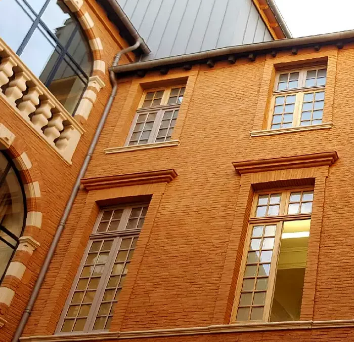 Quelle menuiserie choisir à Albi ? Nos conseils pour les projets encadrés par les ABF ou la DRAC