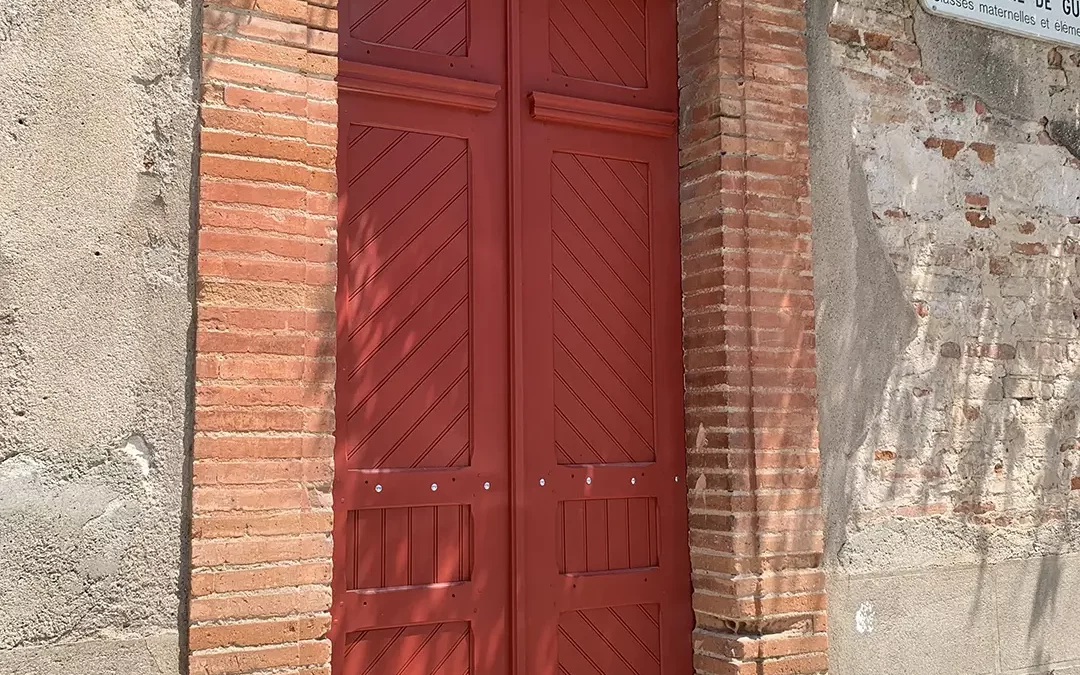 Reproduction de porte en bois – École Eugénie de Guérin à Gaillac